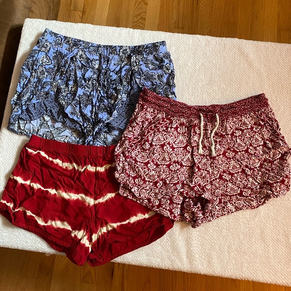 Bundle of 3 fabric shorts - Picture 1 of 3